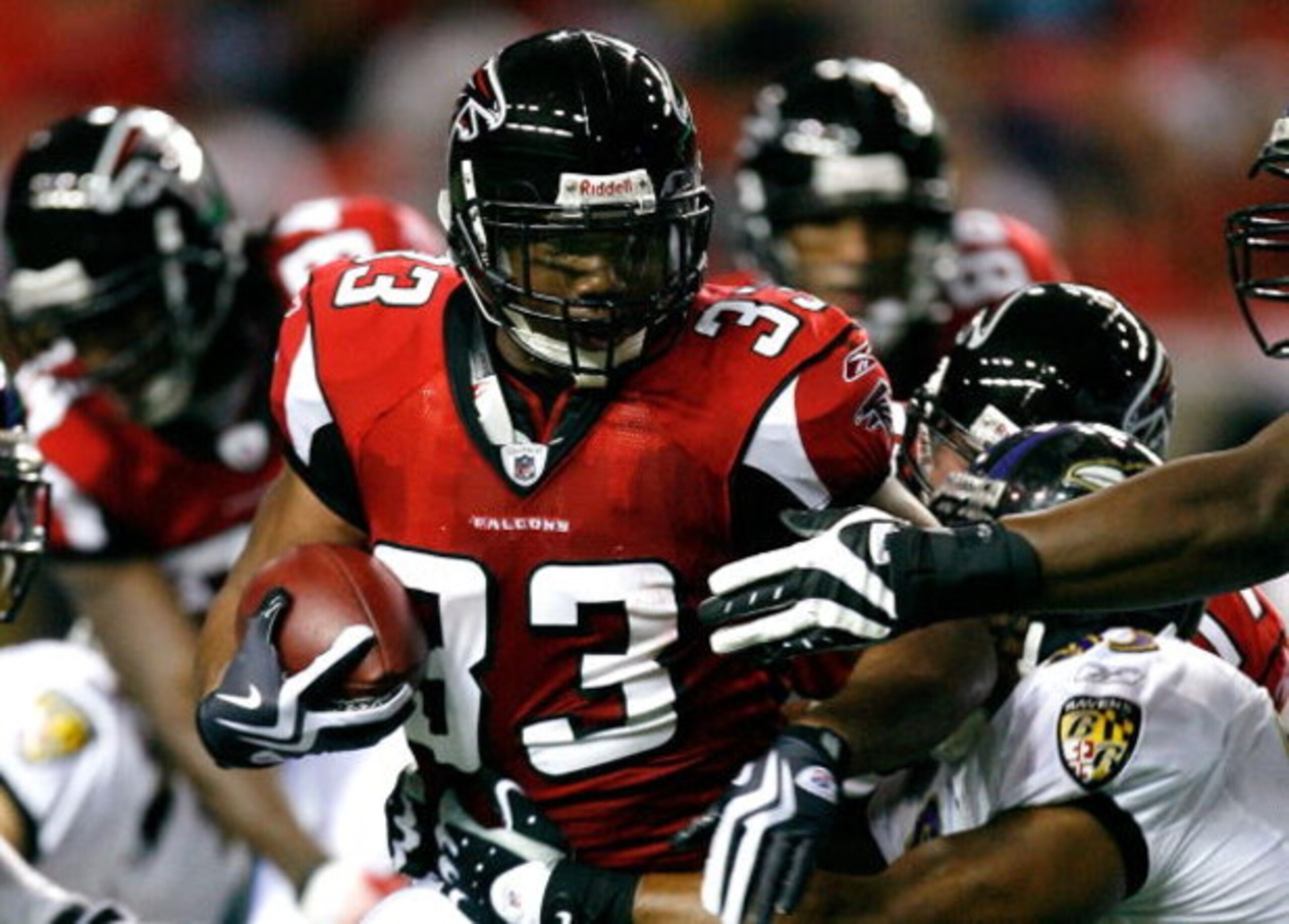 ATLANTA - SEPTEMBER 03:  Running back Michael Turner #33 of the Atlanta Falcons rushes against the Baltimore Raves at Georgia Dome on September 3, 2009 in Atlanta, Georgia.  (Photo by Kevin C. Cox/Getty Images)