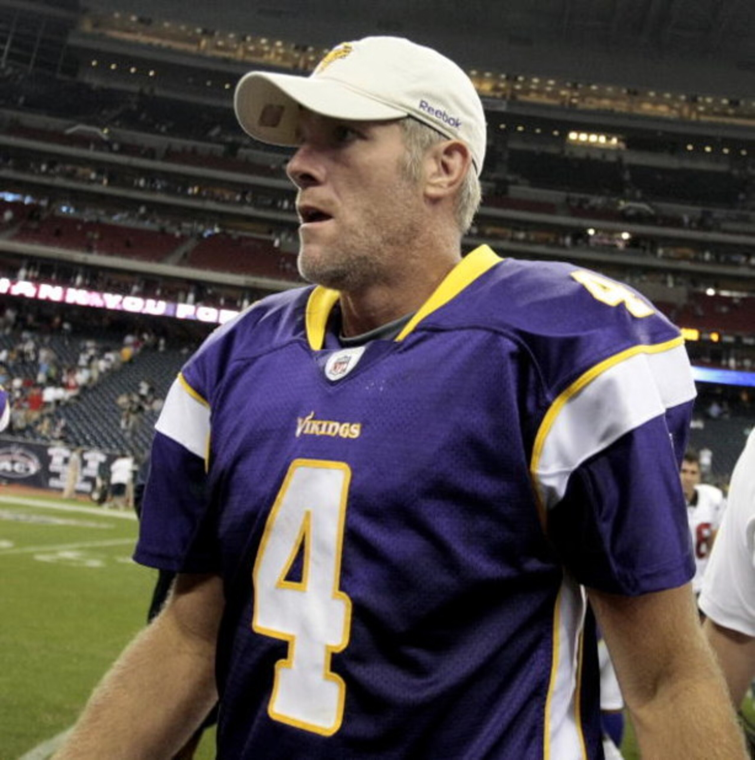 HOUSTON - AUGUST 31:  Quarterback Brett Favre #4 of the Minnesota Vikings leaves the field after leading the Vikings to a 17-10 win over the Houston Texans at Reliant Stadium on August 31, 2009 in Houston, Texas.  (Photo by Bob Levey/Getty Images)