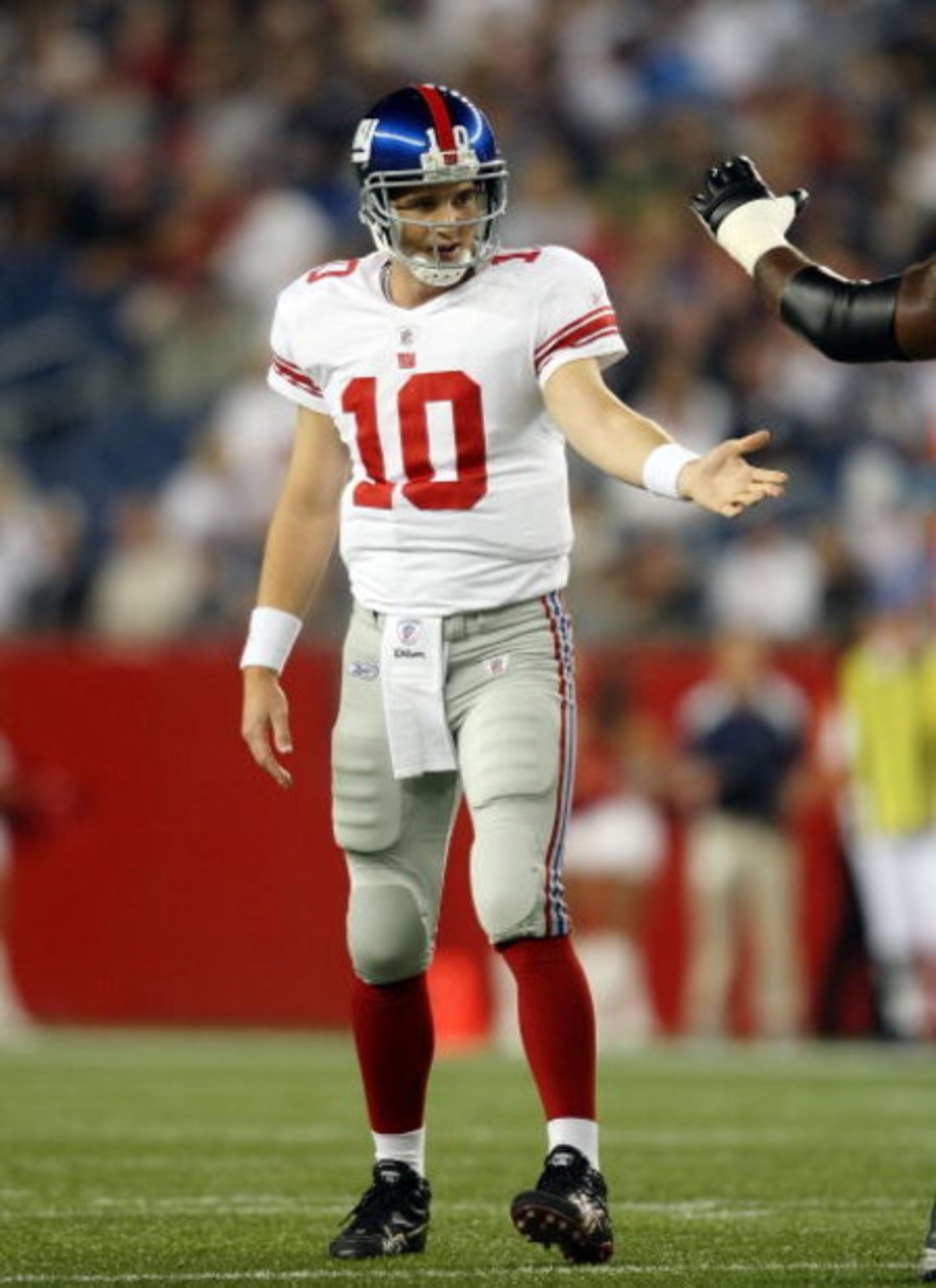 FOXBORO, MA - SEPTEMBER 03:  Eli Manning #10 of the New York Giants celebrates his touchdown pass in the first quarter against the New England Patriots on September 3, 2009 at Gillette Stadium in Foxboro, Massachusetts.  (Photo by Elsa/Getty Images)