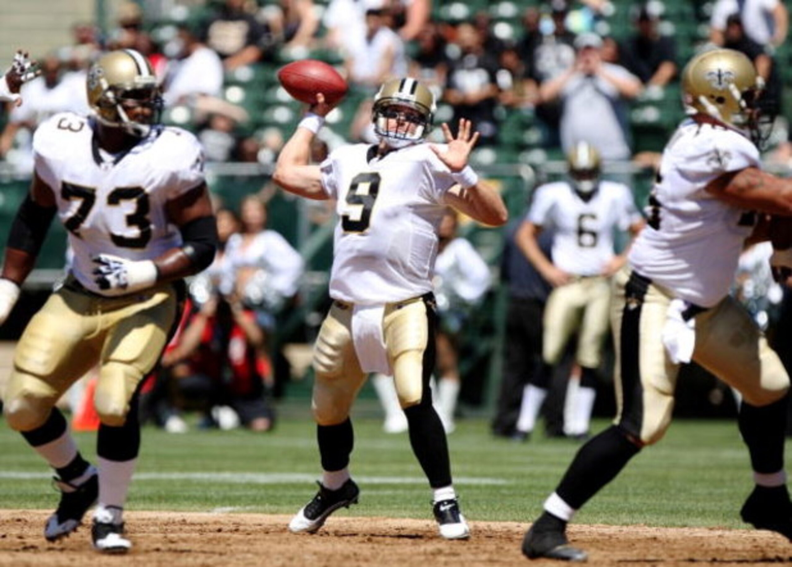 OAKLAND, CA - AUGUST 29:  Quarterback Drew Brees #9 of the New Orleans Saints passes during the preseason game against the Oakland Raiders at Oakland-Alameda County Coliseum on August 29, 2009 in Oakland, California. (Photo by Jed Jacobsohn/Getty Images)