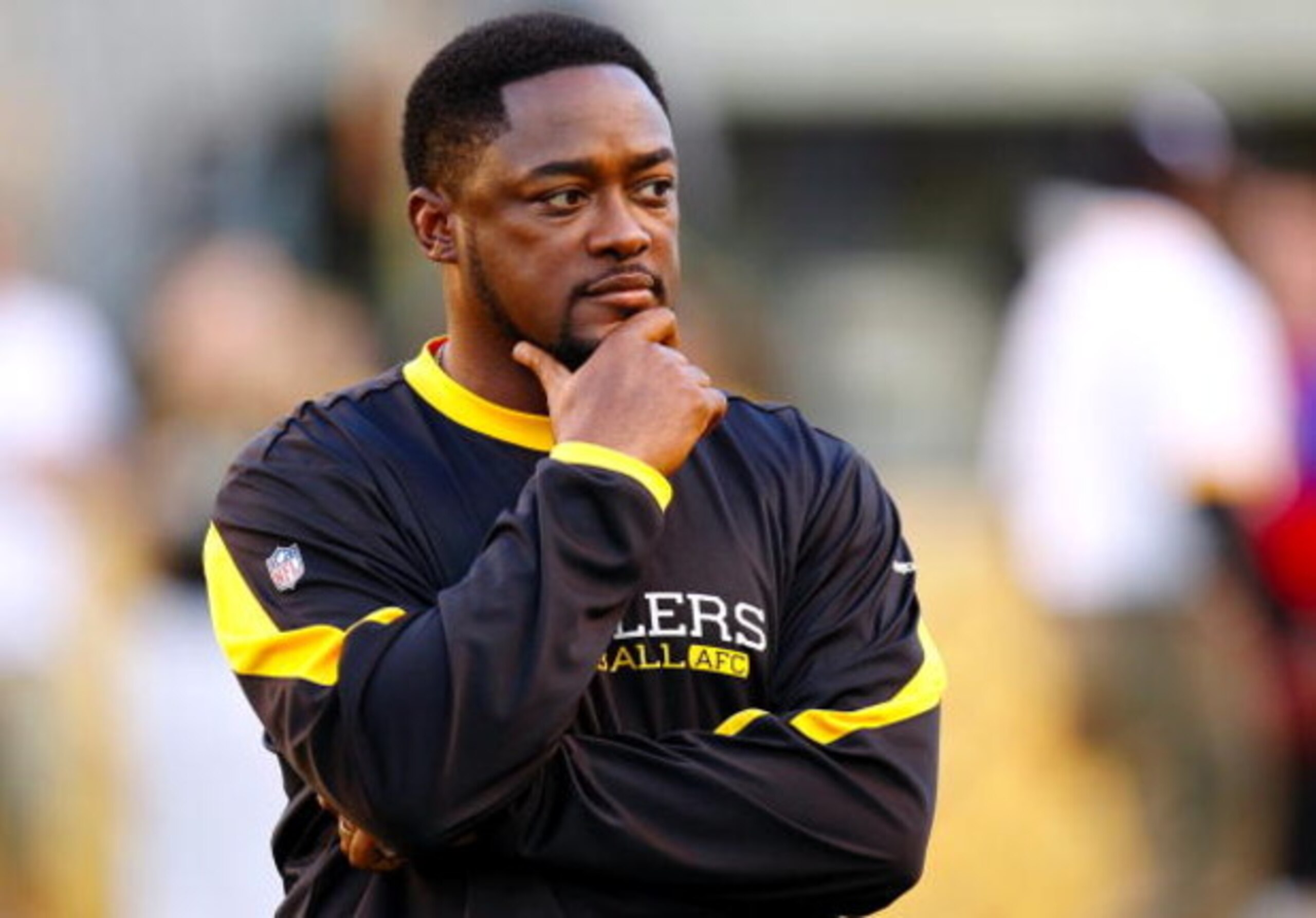 PITTSBURGH - AUGUST 29:  Head coach Mike Tomlin of the Pittsburgh Steelers watches the pre game action before the game against the Buffalo Bills at Heinz Field on August 29, 2009 in Pittsburgh, Pennsylvania. (Photo by Gregory Shamus/Getty Images)