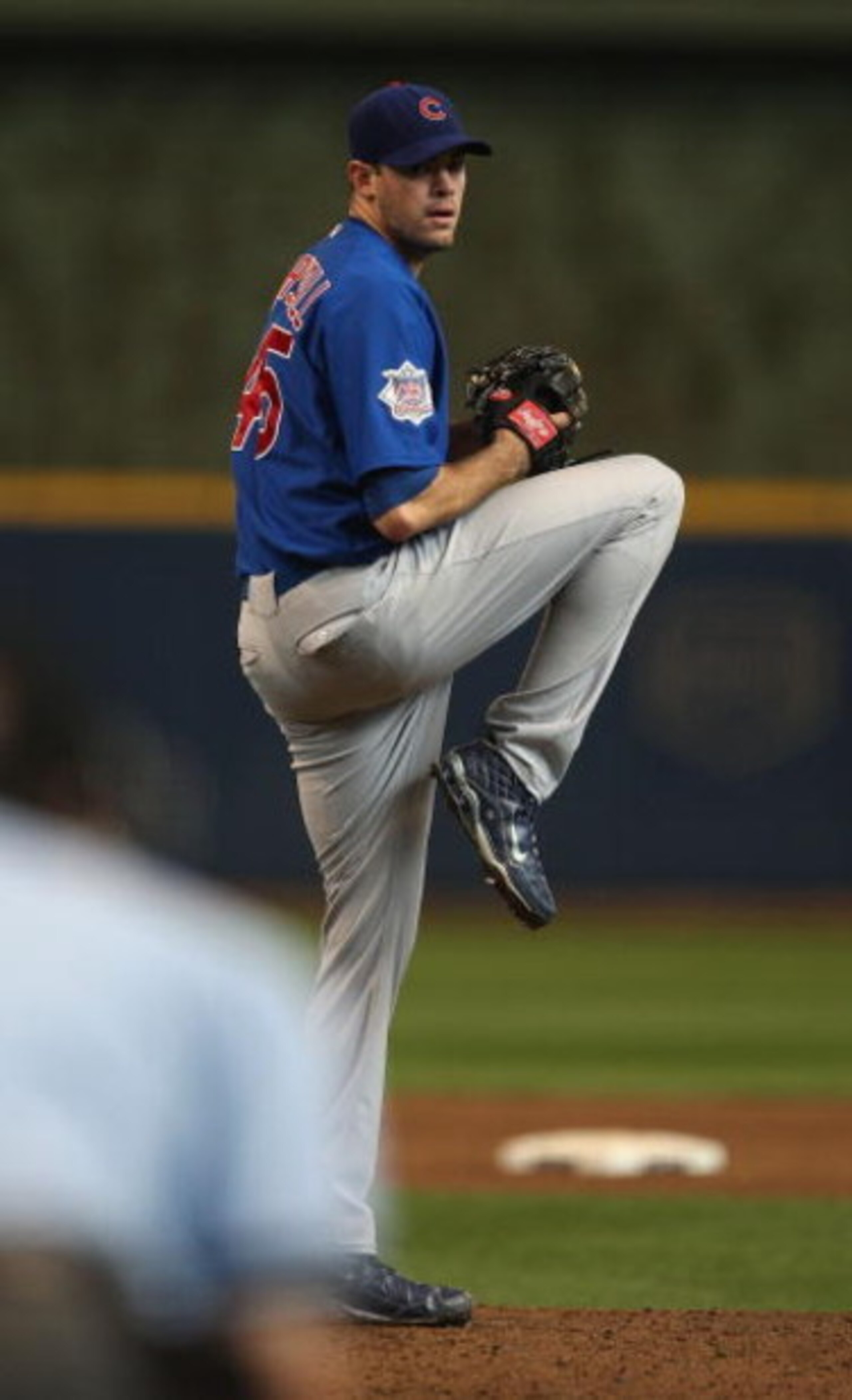 MILWAUKEE - MAY 10: Sean Marshall #45 of the Chicago Cubs delivers the ball against the Milwaukee Brewers on May 10, 2009 at Miller Park in Milwaukee, Wisconsin. The Cubs defeated the Brewers 4-2.  (Photo by Jonathan Daniel/Getty Images)