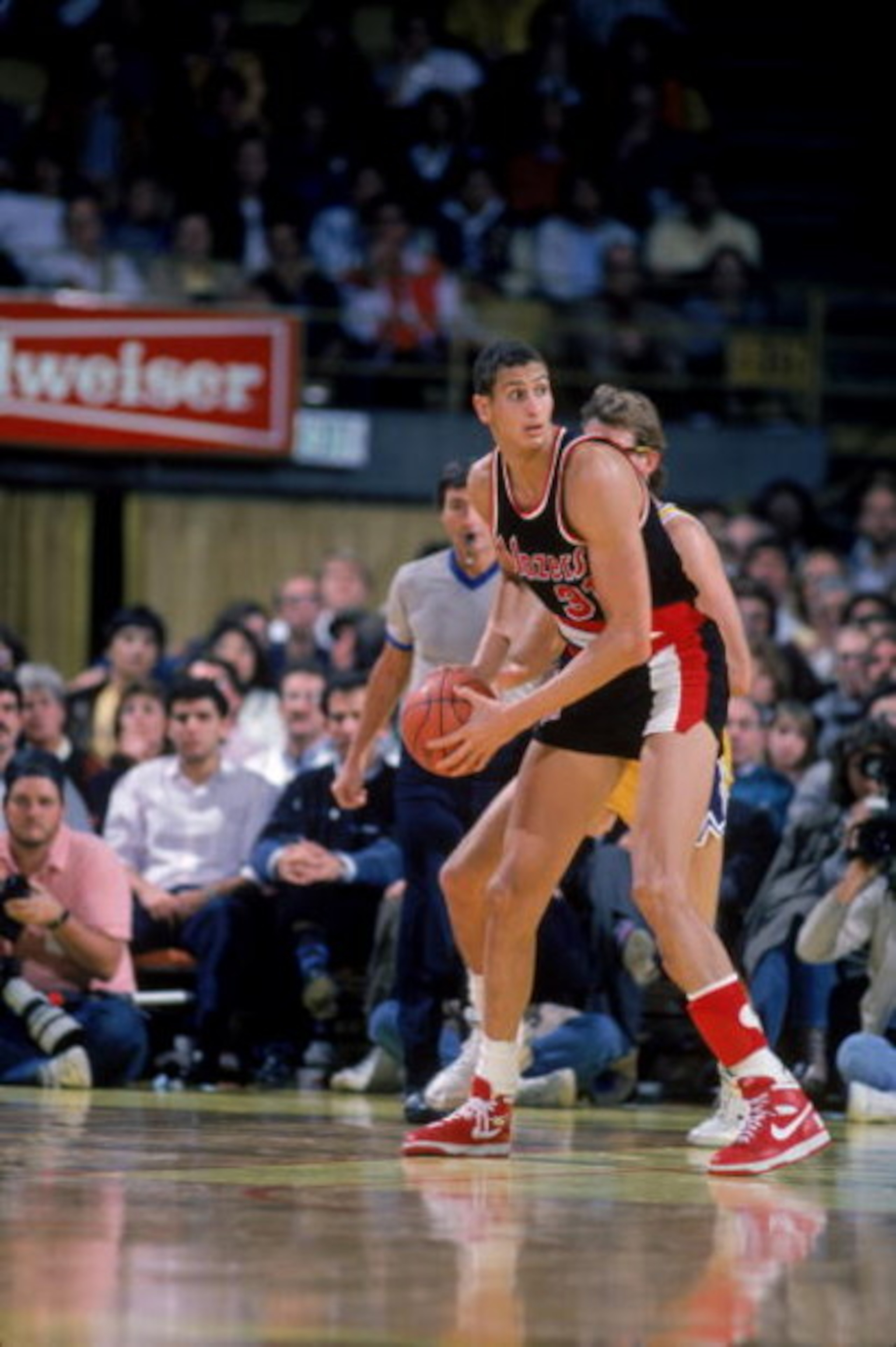 INGLEWOOD, CA - 1985:  Sam Bowie #31 of the Portland Trail Blazers looks to pass during a game against the Los Angeles Lakers in 1985 at the Great Western Forum in Inglewood, California.  (Photo by Rick Stewart/Getty Images)