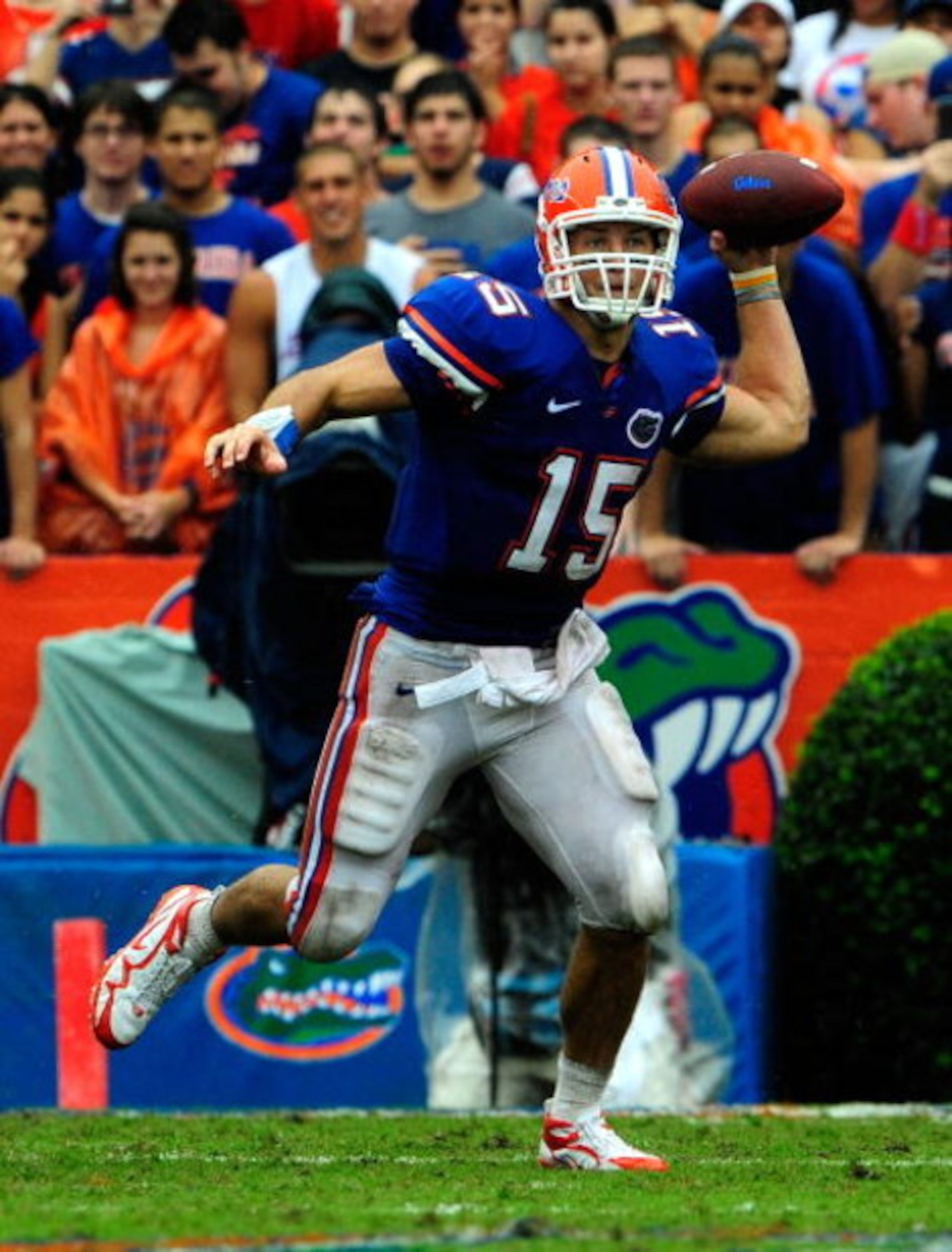 GAINESVILLE, FL - SEPTEMBER 12:  Tim Tebow #15 of the Florida Gators attempts a pass during the game against the Troy Trojans at Ben Hill Griffin Stadium on September 12, 2009 in Gainesville, Florida.  (Photo by Sam Greenwood/Getty Images)