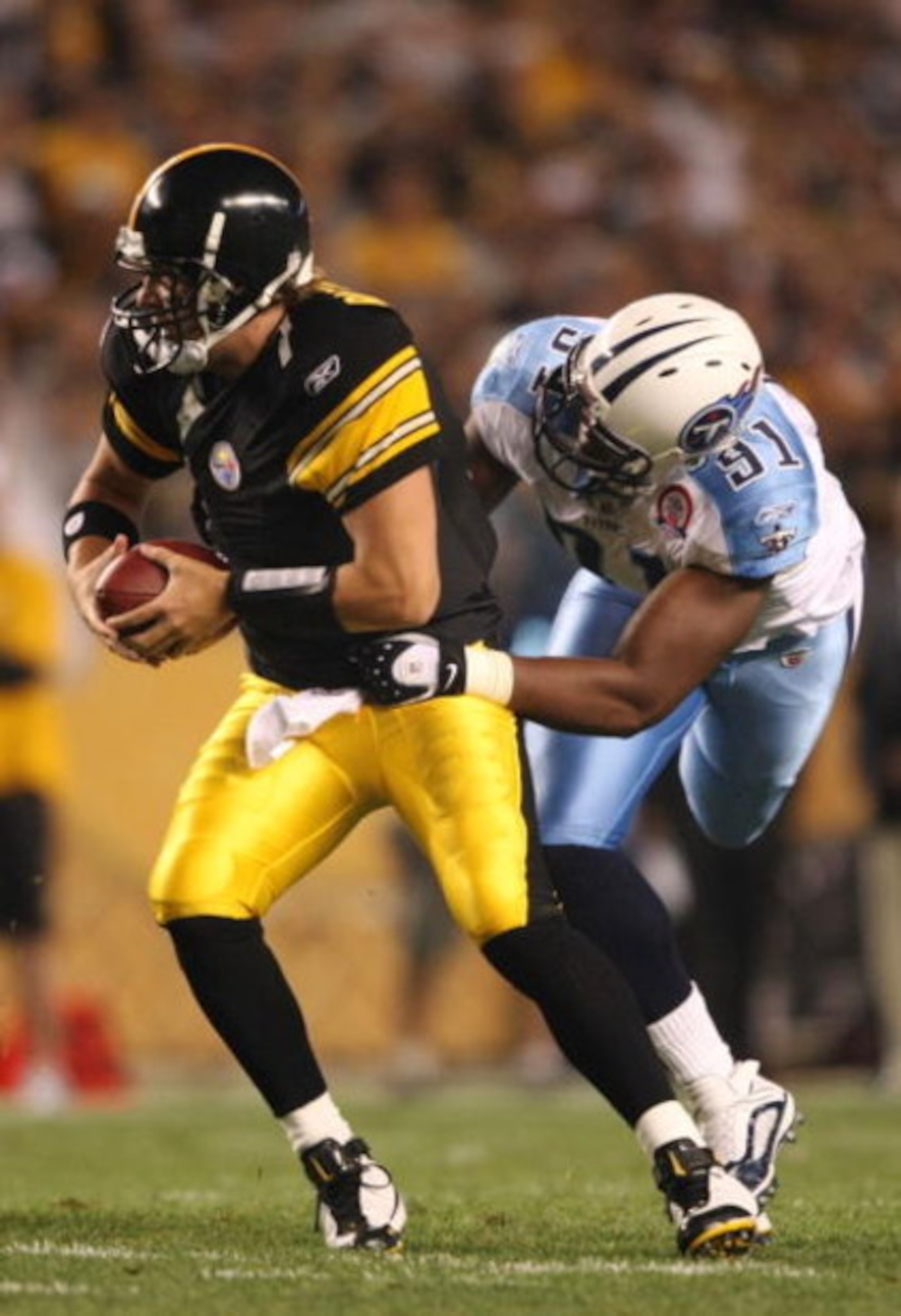PITTSBURGH - SEPTEMBER 10:  Defensive end Jason Jones #91 tries to stop quarterback Ben Roethlisberger #7 of the Pittsburgh Steelers during the first quarter of the NFL season opener against the Tennessee Titans at Heinz Field on September 10, 2009 in Pit