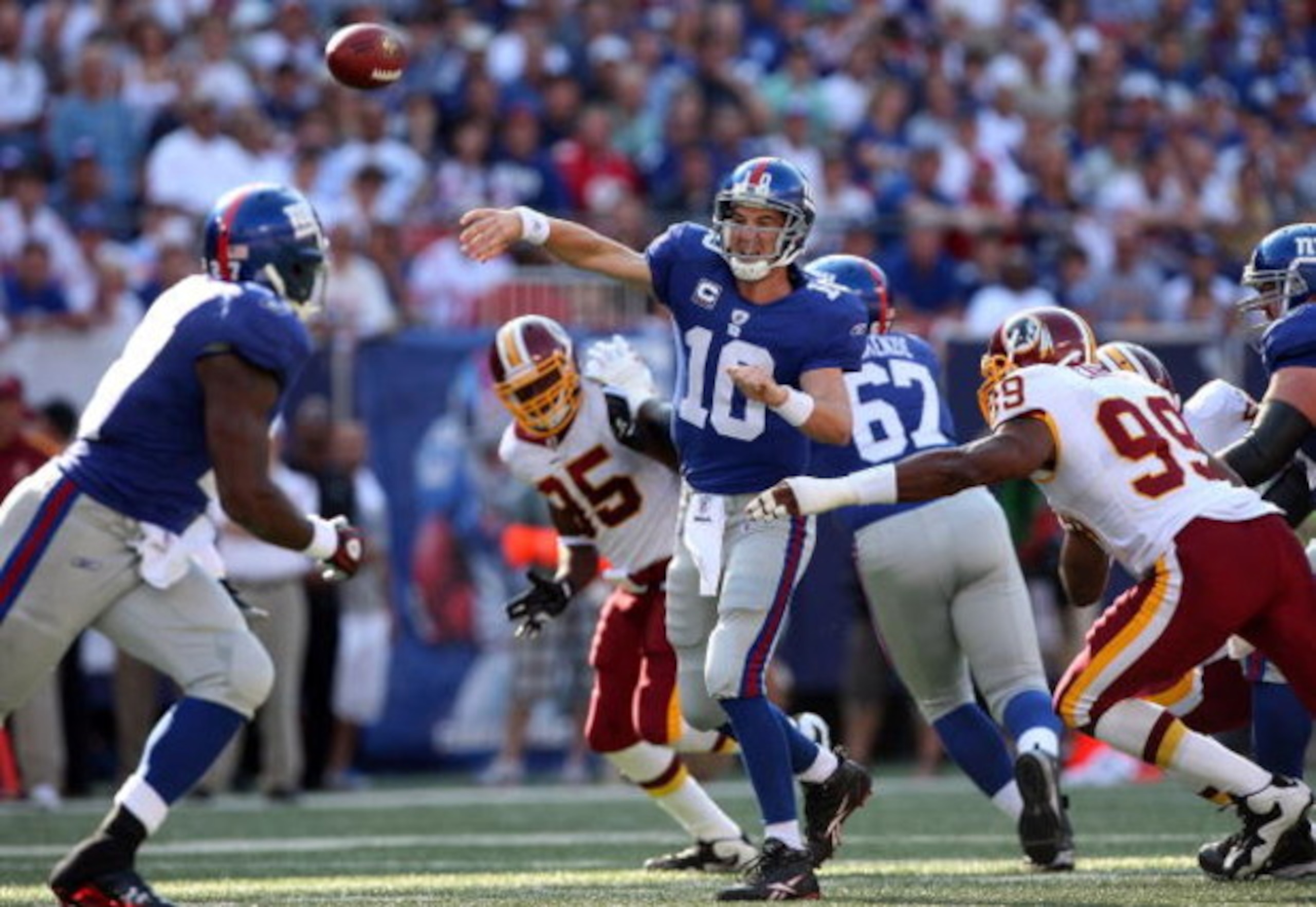 EAST RUTHERFORD, NJ - SEPTEMBER 13:  Eli Manning #10 of the New York Giants throws a pass against the Washington Redskins on September 13, 2009 at Giants Stadium in East Rutherford, New Jersey.  (Photo by Jim McIsaac/Getty Images)