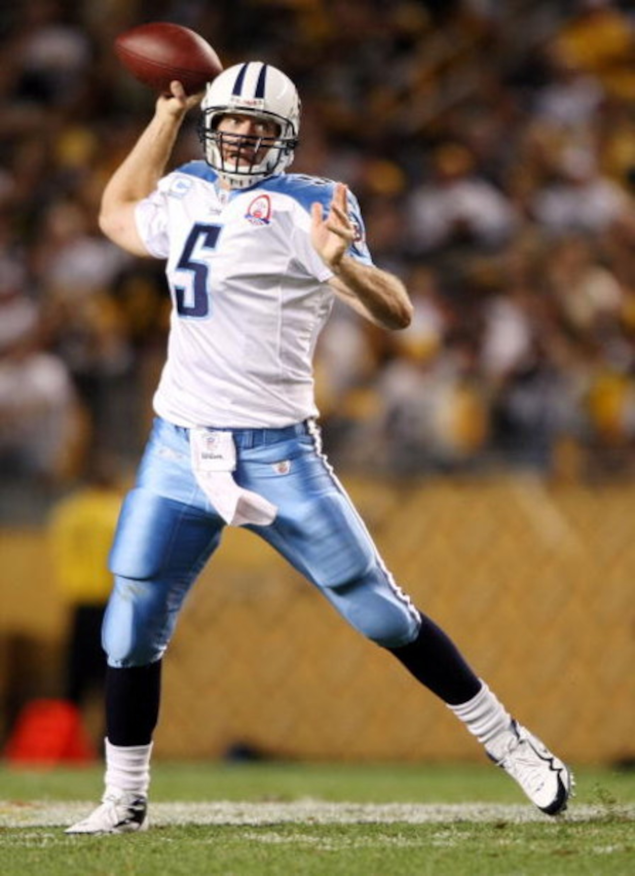 PITTSBURGH, UNITED STATES - SEPTEMBER 11:  Kerry Collins #5 of the Tennessee Titans passes the ball against the Pittsburgh Steelers on September 11, 2009 at Heinz Field in Pittsburgh, Pennsylvania. The Steelers defeated the Titans 13-10 in overtime.  (Pho