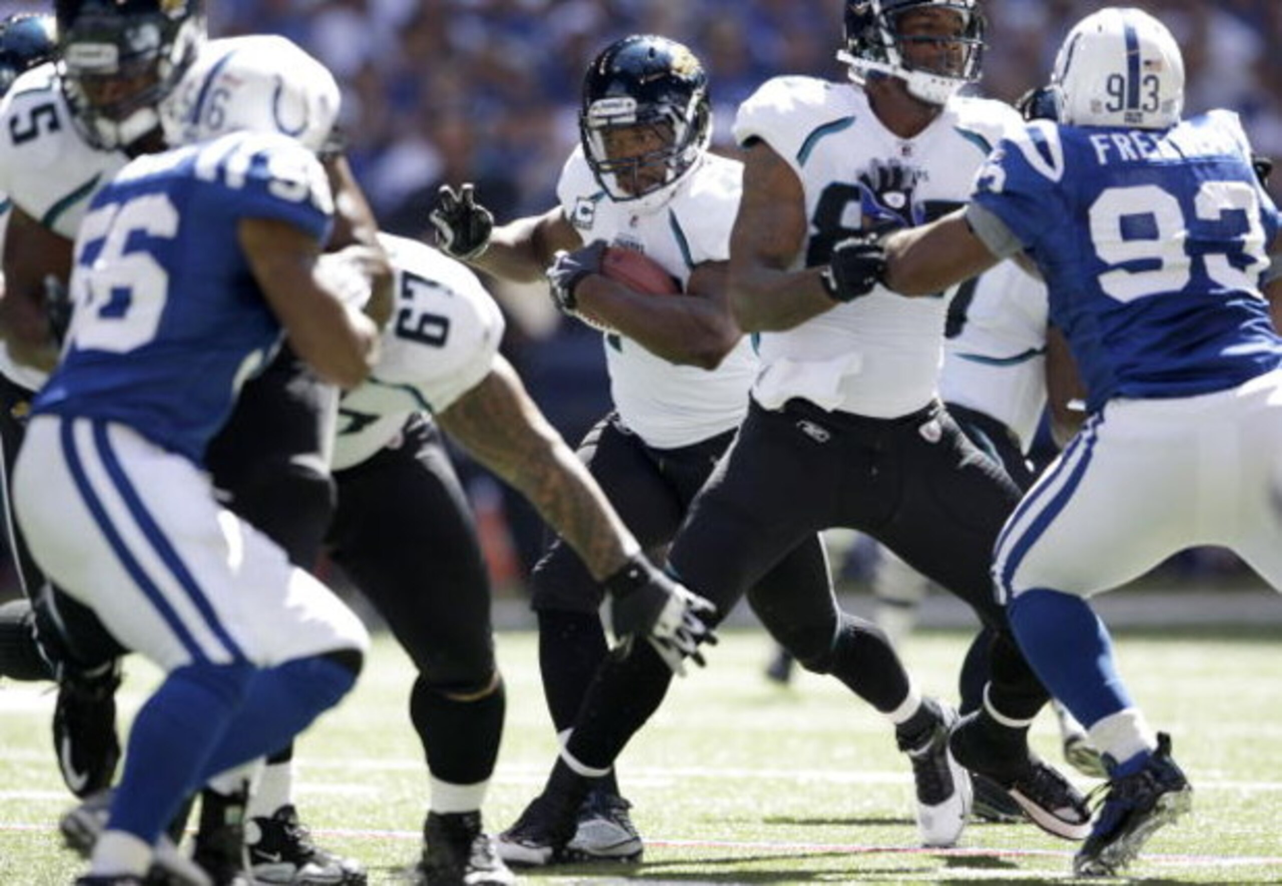 INDIANAPOLIS - SEPTEMBER 13:  Maurice Jones-Drew #32 of the Jacksonville Jaguars runs with the ball during the game against the Indianapolis Colts  at Lucas Oil Stadium on September 13, 2009 in Indianapolis, Indiana.  (Photo by Andy Lyons/Getty Images)
