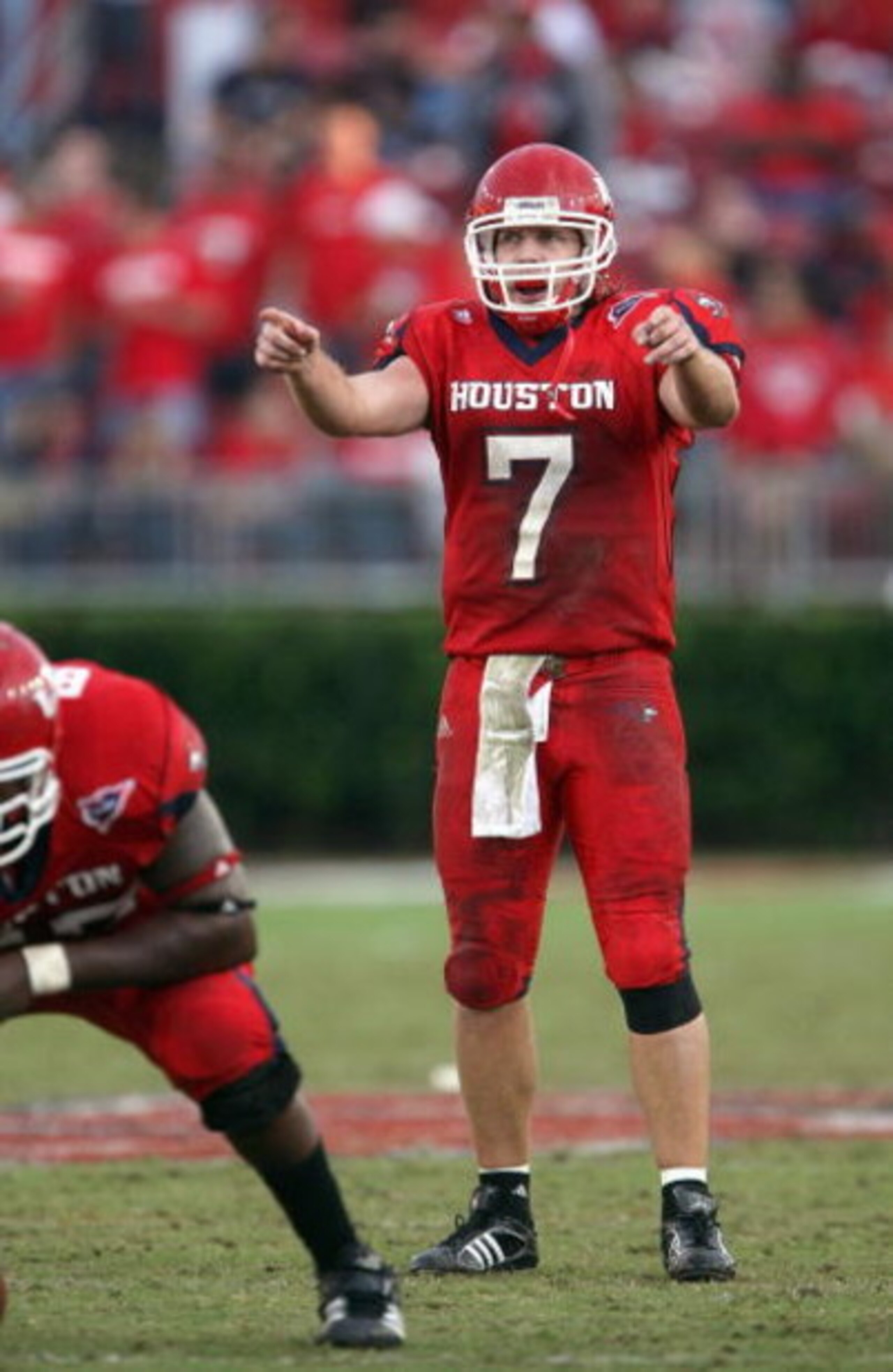 HOUSTON - NOVEMBER 17: Case Keenum #7 of the Houston Cougars points down the field against the Marshall Thundering Herd at Robertson Stadium November 17, 2007 in Houston, Texas. Houston won 35-28. (Photo by Stephen Dunn/Getty Images) HOUSTON - NOVEMBER 17: Case Keenum #7 of the Houston Cougars points down the field against the Marshall Thundering Herd at Robertson Stadium November 17, 2007 in Houston, Texas. Houston won 35-28. (Photo by Stephen Dunn/Getty Images)