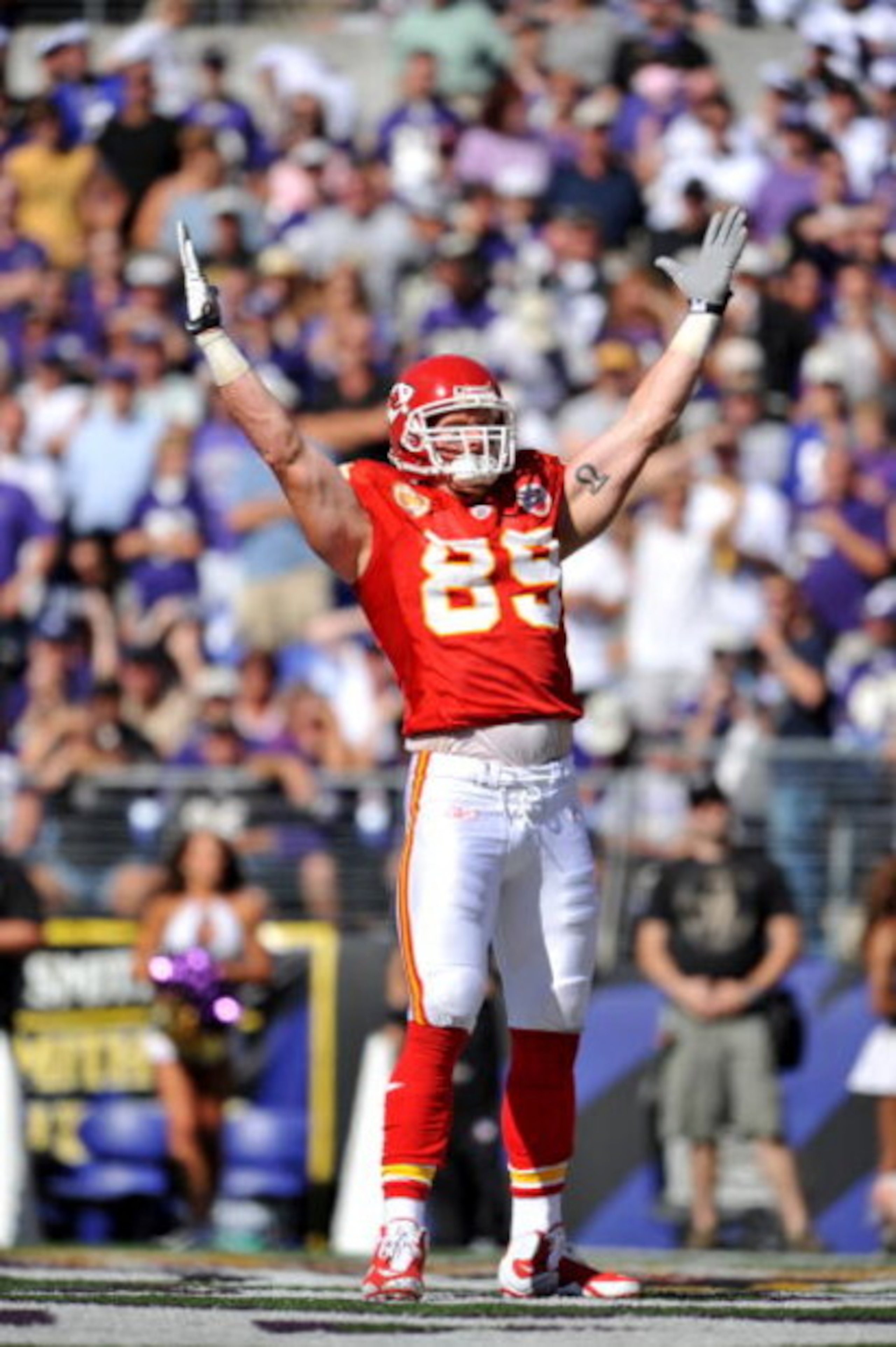 BALTIMORE - SEPTEMBER 13:  Sean Ryan #89 of the Kansas City Chiefs celebrates his touchdown against the Baltimore Ravens at M&T Bank Stadium on September 13, 2009 in Baltimore, Maryland. The Ravens defeated the Chiefs 38-24. (Photo by Larry French/Getty I