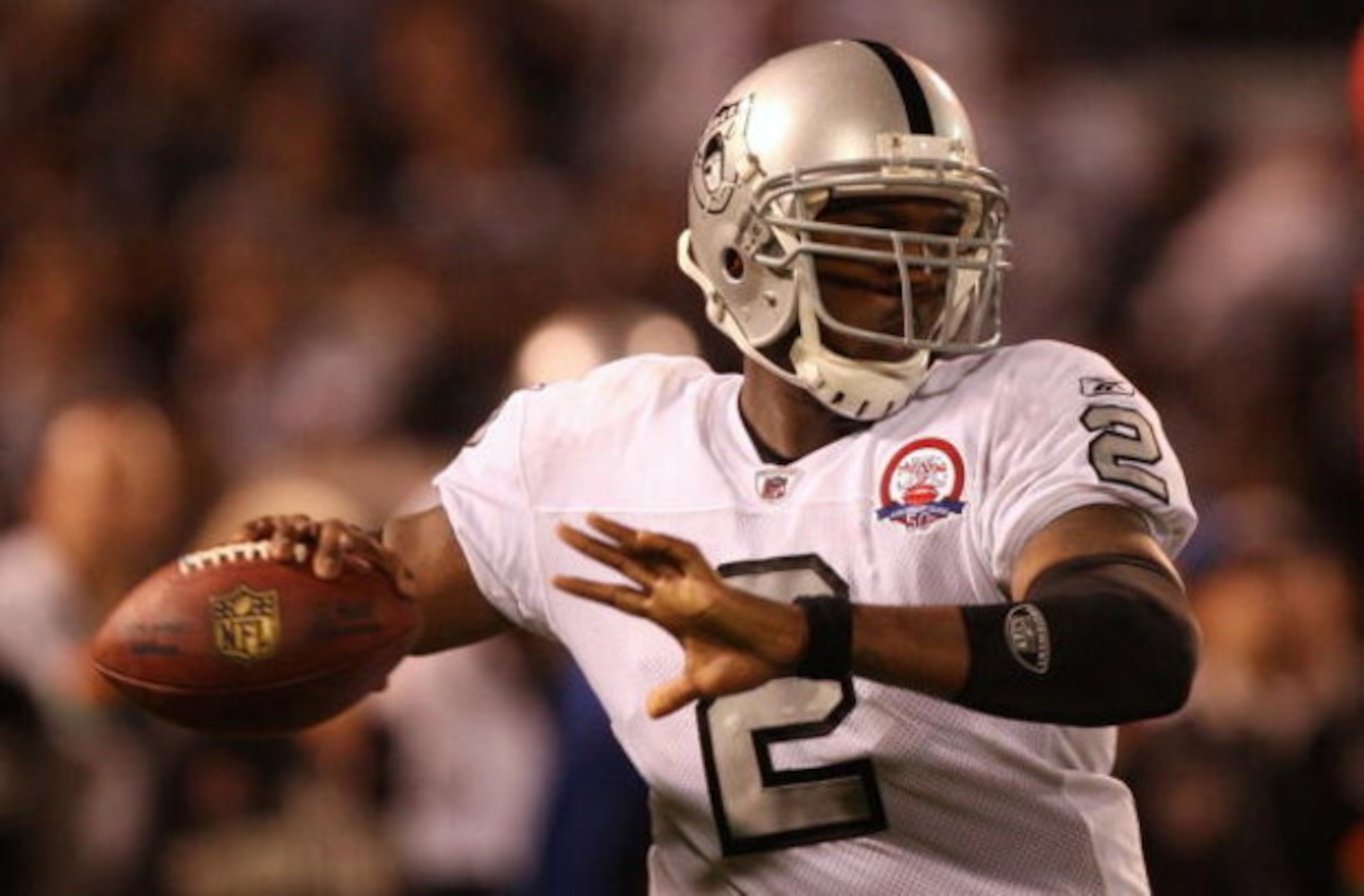 OAKLAND, CA - SEPTEMBER 14: Quarterback JaMarcus Russell #2 of the Oakland Raiders throws a pass against the San Diego Chargers on September 14, 2009 at the Oakland-Alameda County Coliseum in Oakland, California.  (Photo by Ezra Shaw/Getty Images)