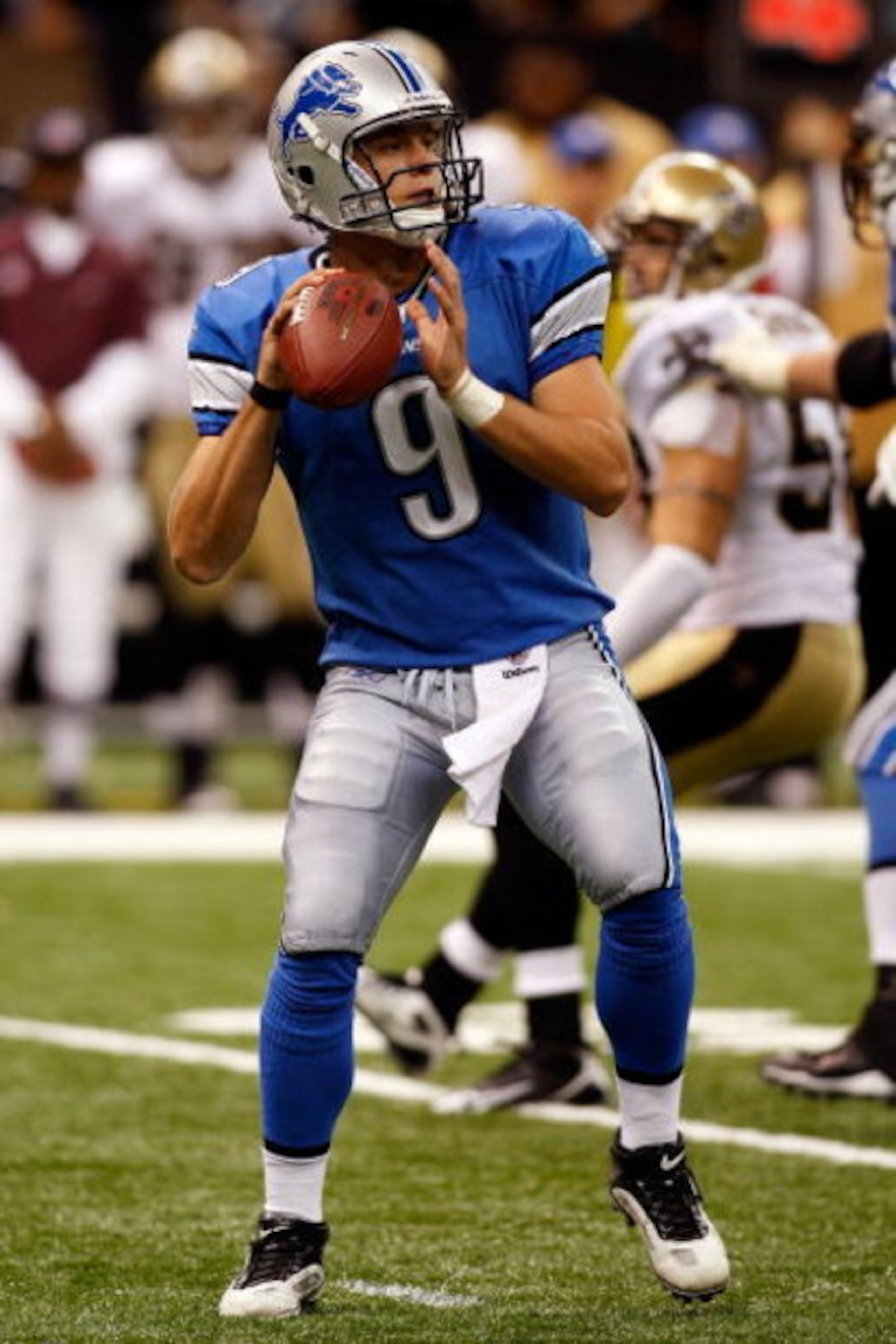 NEW ORLEANS - SEPTEMBER 13:  Quarterback Matthew Stafford #9 of the Detroit Lions throws the ball against the New Orleans Saints at the Louisiana Superdome on September 13, 2009 in New Orleans, Louisiana. The Saints defeated the Lions 45-27.   (Photo by C