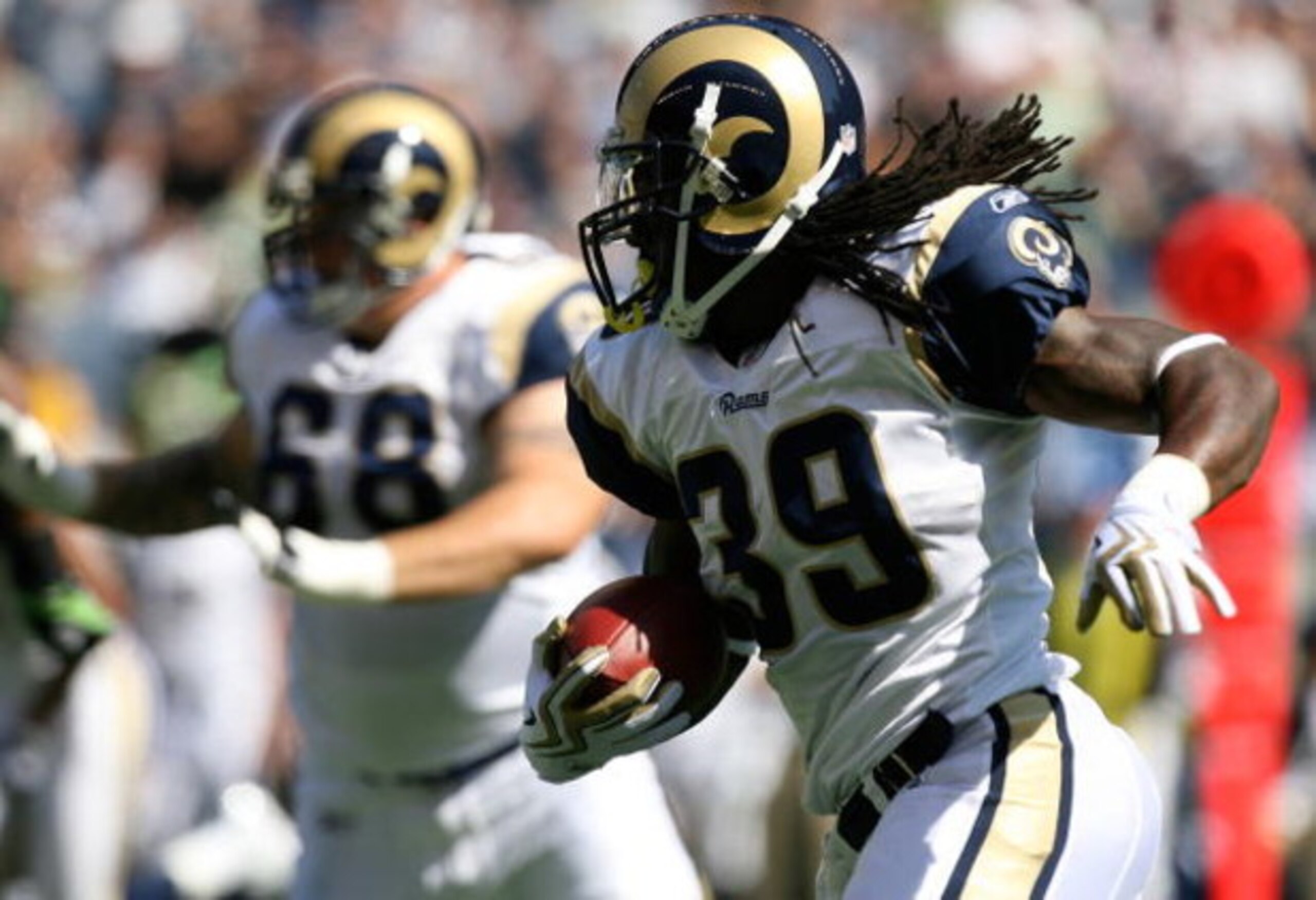 SEATTLE - SEPTEMBER 13:  Halfback Steven Jackson #39 of the St. Louis Rams rushes against the Seattle Seahawks on September 13, 2009 at Qwest Field in Seattle, Washington. The Seahawks defeated the Rams 28-0. (Photo by Otto Greule Jr/Getty Images)