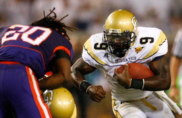ATLANTA - SEPTEMBER 10:  Quarterback Josh Nesbitt #9 of the Georgia Tech Yellow Jackets rushes upfield against the Clemson Tigers at Bobby Dodd Stadium on September 10, 2009 in Atlanta, Georgia.  (Photo by Kevin C. Cox/Getty Images)
