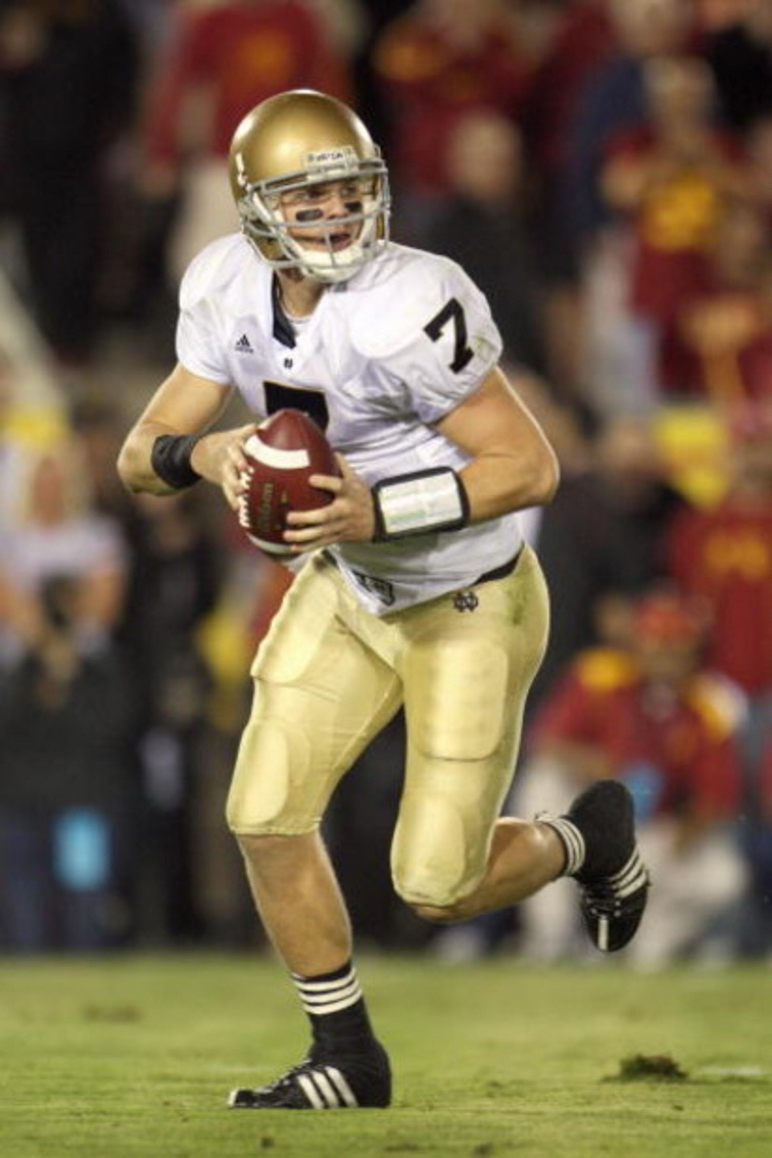 LOS ANGELES - NOVEMBER 29:  Quarterback Jimmy Clausen #7 of the Notre Dame Fighting Irish looks to pass the ball during the game against the USC Trojans at the Memorial Coliseum on November 29, 2008 in Los Angeles, California. (Photo by: Jeff Gross/Getty 