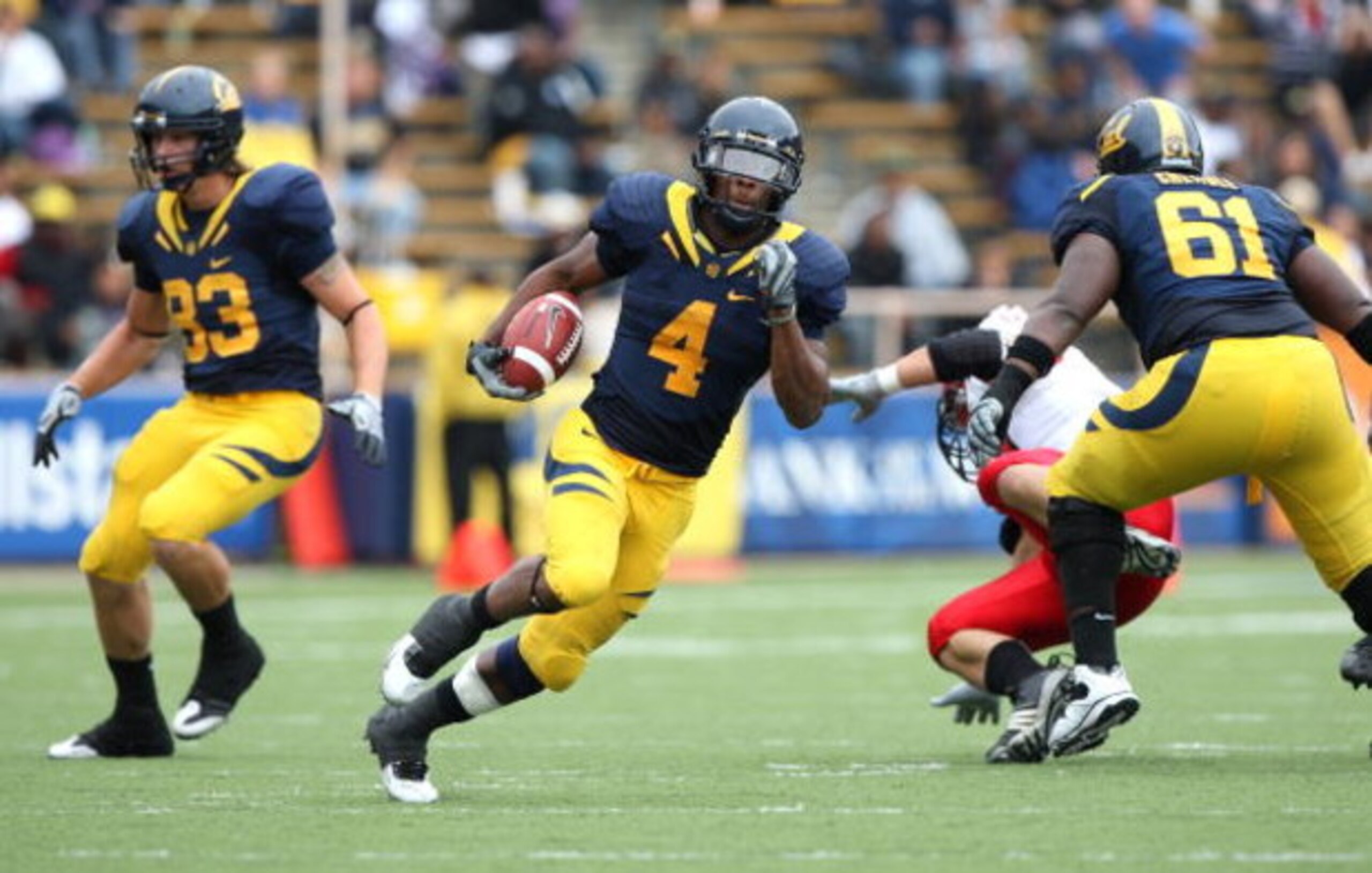 BERKELEY, CA - SEPTEMBER 12:  Jahvid Best #4 of the California Golden Bears runs against the Eastern Washington Eagles at Memorial Stadium on September 12, 2009 in Berkeley, California.  (Photo by Jed Jacobsohn/Getty Images)