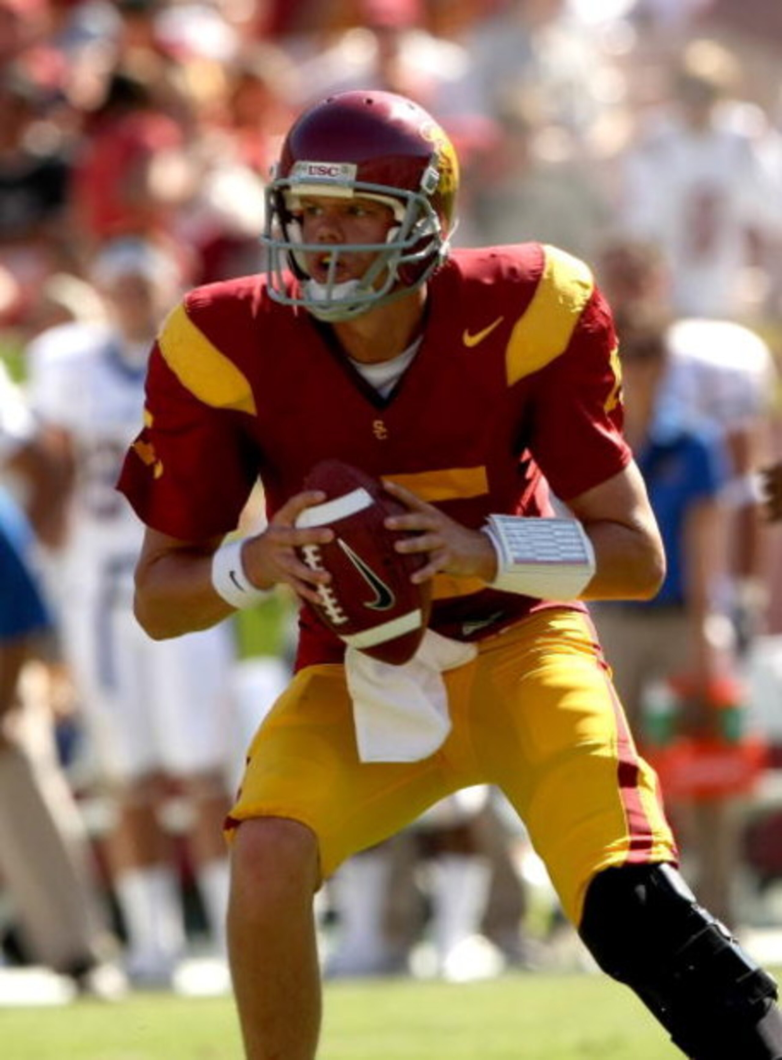LOS ANGELES - SEPTEMBER 5:  Quarterback Aaron Corp #15 of the USC Trojans carries the ball against the San Jose State Spartans on September 5, 2009 at the Los Angeles Coliseum in Los Angeles, California.   USC won 56-3.  (Photo by Stephen Dunn/Getty Image