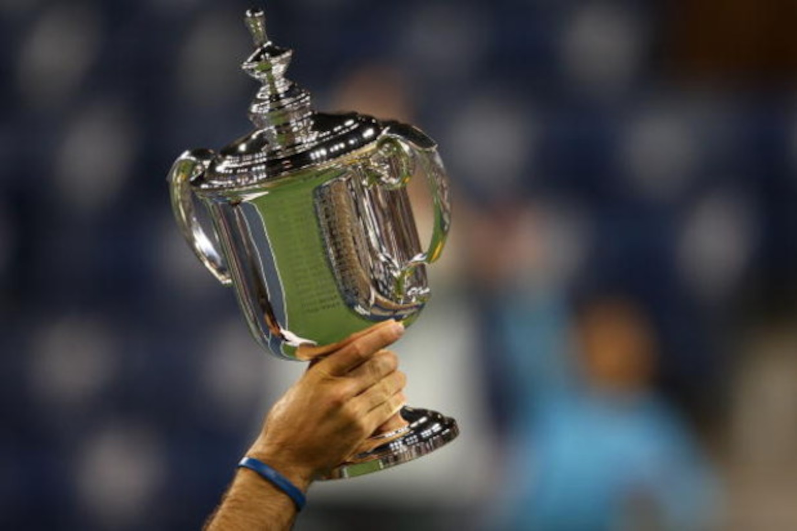 NEW YORK - SEPTEMBER 14:  Juan Martin Del Potro of Argentina holds the championship trophy after defeating Roger Federer of Switzerland in the Men's Singles final on day fifteen of the 2009 U.S. Open at the USTA Billie Jean King National Tennis Center on 