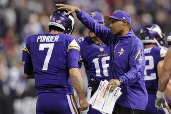MINNEAPOLIS, MN - OCTOBER 27: Head coach Leslie Frazier of the Minnesota Vikings congratulates Christian Ponder #7 after a touchdown against the Green Bay Packers by Adrian Peterson #28 (not pictured) during the second quarter of the game on October 27, 2