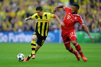 LONDON, ENGLAND - MAY 25:  Robert Lewandowski of Borussia Dortmund (L) in action with Jerome Boateng of Bayern Muenchen during the UEFA Champions League final match between Borussia Dortmund and FC Bayern Muenchen at Wembley Stadium on May 25, 2013 in Lon