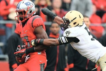 PISCATAWAY, NJ - NOVEMBER 10:  Brandon Coleman #17 of the Rutgers Scarlet Knights makes the catch for the game winning touchdown in the fourth quarter as Justin Trimble #5 of the Army Black Knights defends on November 10, 2012 at High Point Solutions Stad