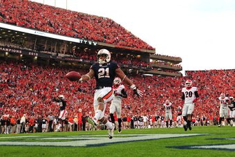 AUBURN, AL - NOVEMBER 16: Tre Mason #21 of the Auburn Tigers carries the ball for a touchdown against the Georgia Bulldogs at Jordan-Hare Stadium on November 16, 2013 in Auburn Alabama. (Photo by Scott Cunningham/Getty Images)