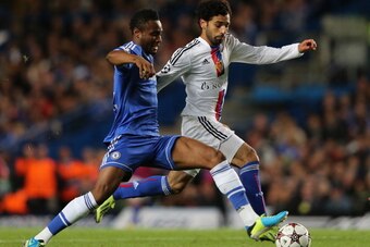 LONDON, ENGLAND - SEPTEMBER 18:  John Obi Mikel of Chelsea and Mohamed Salah of FC Basel battle for the ball  during the UEFA Champions League Group E Match between Chelsea and FC Basel at Stamford Bridge on September 18, 2013 in London, England.  (Photo 
