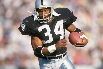25 Nov 1990: Running back Bo Jackson of the Los Angeles Raiders moves the ball during a game against the Kansas City Chiefs at the Los Angeles Memorial Coliseum in Los Angeles, California. The Chiefs won the game, 27-24.