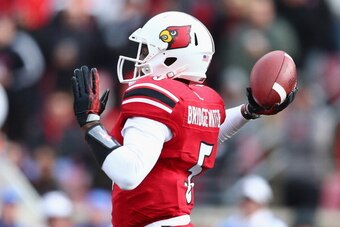 LOUISVILLE, KY - NOVEMBER 23:  Teddy Bridgewater #5 of the Louisville Cardinals throws the ball during the game against the Memphis Tigers at Papa John's Cardinal Stadium on November 23, 2013 in Louisville, Kentucky.  (Photo by Andy Lyons/Getty Images)