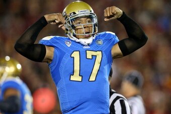 LOS ANGELES, CA - NOVEMBER 30:  Quarterback Brett Hundley #17 of the UCLA Bruins flexes as he celebrates a Myles Jack three yard touchdown run in the first quarter against the USC Trojans at Los Angeles Coliseum on November 30, 2013 in Los Angeles, Califo