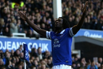 LIVERPOOL, ENGLAND - DECEMBER 29:  Romelu Lukaku of Everton celebrates scoring his team's second goal during the Barclays Premier League match between Everton and Southampton at Goodison Park on December 29, 2013 in Liverpool, England.  (Photo by Clive Br