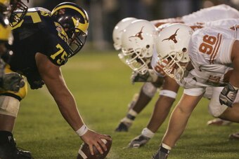 PASADENA, CA - JANUARY 1:  In the trenches as the Texas Longhorns take on the Michigan Wolverines in the 91st Rose Bowl Game at the Rose Bowl on January 1, 2005 in Pasadena, California. Texas defeated Michigan 38-37. (Photo by Stephen Dunn/Getty Images)