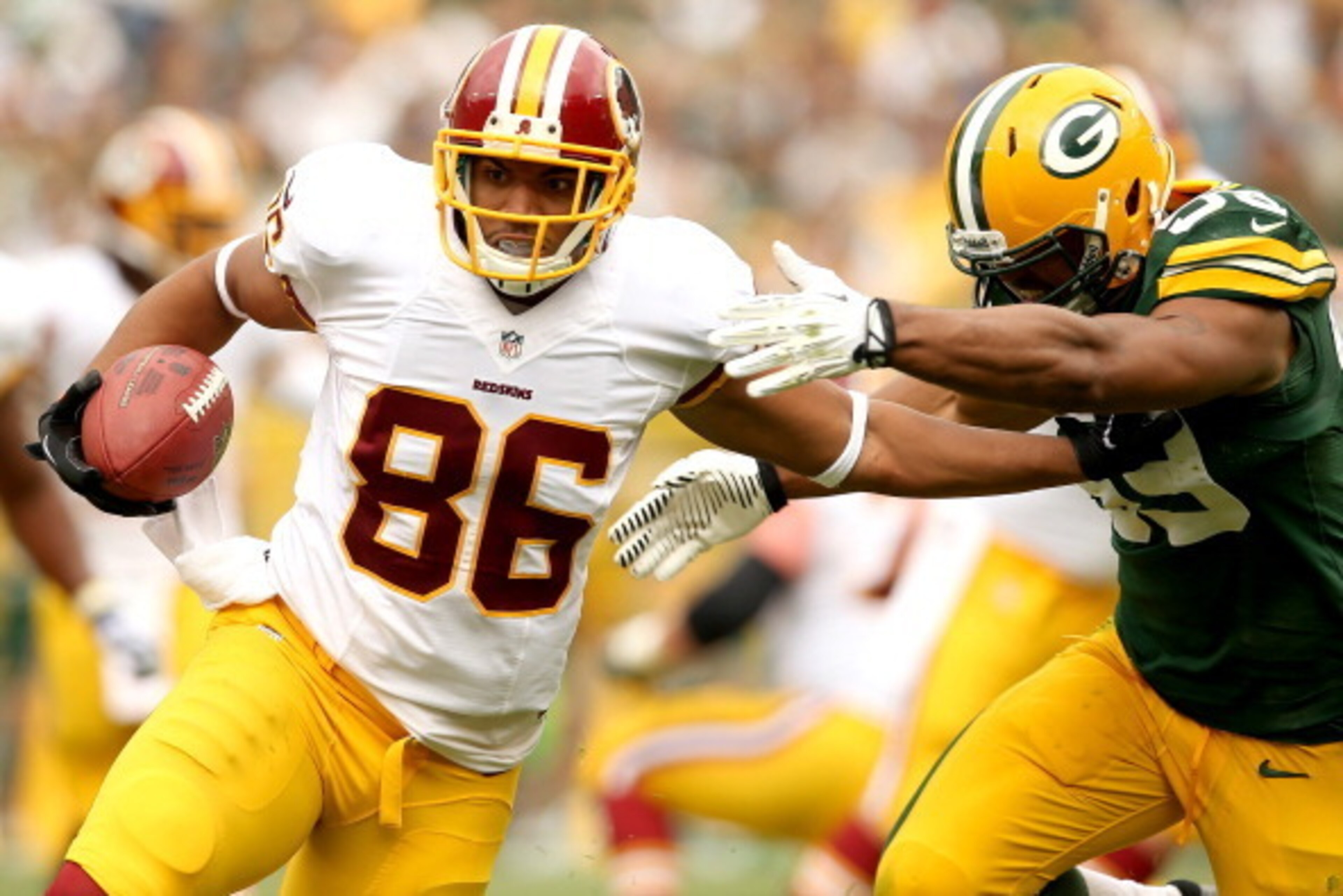GREEN BAY, WI - SEPTEMBER 15:  Jordan Reed #86 of the Washington Redskins carries the ball against Brad Jones #59 of the Green Bay Packers at Lambeau Field on September 15, 2013 in Green Bay, Wisconsin.  (Photo by Matthew Stockman/Getty Images)