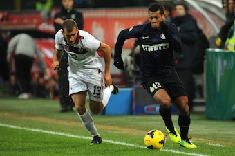 MILAN, ITALY - DECEMBER 04:  Fredy Guarin (R) of FC Internazionale Milano in action against Giusto Priola of Trapani Calcio during the Tim Cup match between FC Internazionale Milano and Trapani Calcio at Stadio Giuseppe Meazza on December 4, 2013 in Milan