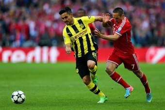 LONDON, ENGLAND - MAY 25:  Franck Ribery of Bayern Muenchen (R) in action with Ilkay Gundogan of Borussia Dortmund during the UEFA Champions League final match between Borussia Dortmund and FC Bayern Muenchen at Wembley Stadium on May 25, 2013 in London, 