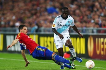 BASEL, SWITZERLAND - APRIL 25:  Victor Moses (R) of Chelsea is challenged by Fabian Schar (L) of FC Basel during the UEFA Europa League Semi Final First Leg match between FC Basel 1893 and Chelsea at St. Jakob Stadium on April 25, 2013 in Basel, Switzerla