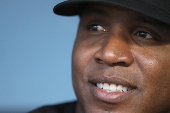 LOS ANGELES, CA - SEPTEMBER 28:   Barry Bonds #25 of the San Francisco Giants sits in the dugout before the game against the Los Angeles Dodgers at Dodger Stadium on September 28, 2007 in Los Angeles, California.  (Photo by Lisa Blumenfeld/Getty Images)
