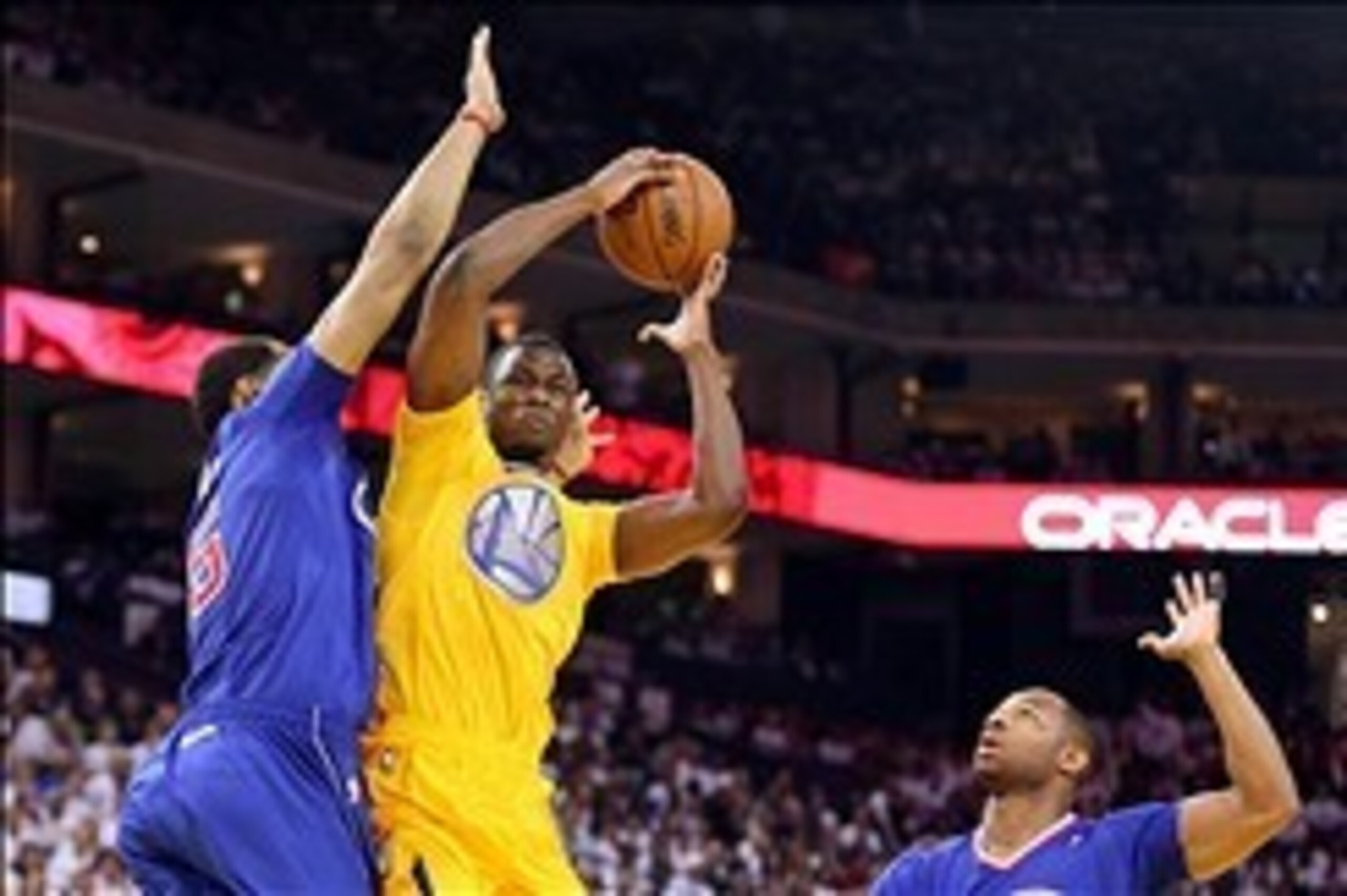 Dec 25, 2013; Oakland, CA, USA; Golden State Warriors small forward Harrison Barnes (40) shoots the ball against Los Angeles Clippers center Ryan Hollins (15) during the third quarter at Oracle Arena. Mandatory Credit: Kelley L Cox-USA TODAY Sports Dec 25, 2013; Oakland, CA, USA; Golden State Warriors small forward Harrison Barnes (40) shoots the ball against Los Angeles Clippers center Ryan Hollins (15) during the third quarter at Oracle Arena. Mandatory Credit: Kelley L Cox-USA TODAY Sports