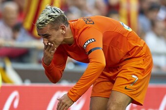 VALENCIA, SPAIN - OCTOBER 19:  Antoine Griezmann of Real Sociedad celebrates after scoring the first goal during the La Liga match between Valencia CF and Real Sociedad at Estadio Mestalla on October 19, 2013 in Valencia, Spain.  (Photo by Manuel Queimade