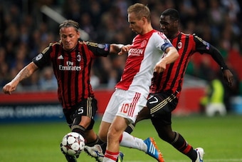 AMSTERDAM, NETHERLANDS - OCTOBER 01:  Siem De Jong of Ajax shoots on goal as Philippe Mexes (L) and Christian Zapata (R) of AC Milan attempt to stop him during the UEFA Champions League Group H match between Ajax Amsterdam and AC Milan at Amsterdam Arena 