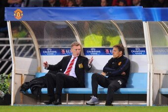 SAN SEBASTIAN, SPAIN - NOVEMBER 05:  Manchester United manager David Moyes reacts with Phil Neville to the sending off of Marouane Fellainiduring the UEFA Champions League Group A match between Real Sociedad and Manchester United at Estadio Anoeta on Nove