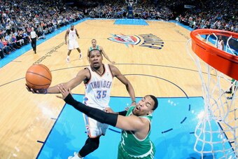 OKLAHOMA CITY, OK - JANUARY 5:  Kevin Durant #35 of the Oklahoma City Thunder drives to the basket against the Boston Celtics on January 5, 2014 at the Chesapeake Energy Arena in Oklahoma City, Oklahoma. NOTE TO USER: User expressly acknowledges and agree