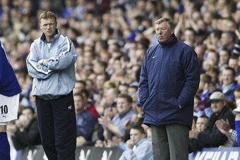 LIVERPOOL, ENGLAND - MAY 11:  Managers David Moyes of Everton (left) and Sir Alex Ferguson of Man Utd watch the game from the sidelines during the FA Barclaycard Premiership match between Everton and Manchester United on May 11, 2003 at Goodison Park in L