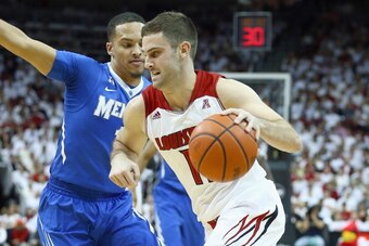LOUISVILLE, KY - JANUARY 09:  Luke Hancock #11 of the Louisville Cardinals dribbles the ball during the game against the Memphis Tigers at KFC YUM! Center on January 9, 2014 in Louisville, Kentucky.  (Photo by Andy Lyons/Getty Images)