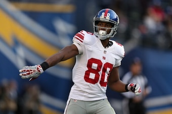 SAN DIEGO, CA - DECEMBER 08:  Wide receiver  Victor Cruz #80 of the New York Giants gestures against the San Diego Chargers at Qualcomm Stadium on December 8, 2013 in San Diego, California.  (Photo by Jeff Gross/Getty Images)