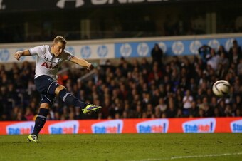 LONDON, ENGLAND - OCTOBER 30: Harry Kane of Tottenham scores during the penalty shoot out during the Capital One Cup Fourth Round match between Tottenham Hotspur and Hull City at White Hart Lane on October 30, 2013 in London, England.  (Photo by Clive Ros