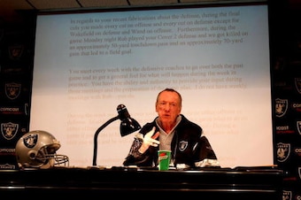 ALAMEDA, CA - SEPTEMBER 30:  Oakland Raiders owner Al Davis speaks during a press conference to announce the firing of head coach Lane Kiffin of the Oakland Raiders at the their training facility on Septemer 30, 2008 in Alameda, California.  (Photo by Jed