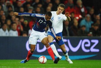 LONDON, ENGLAND - NOVEMBER 17:  Yann M'Vila (L) of France holds off the challenge of Jordan Henderson (R) of England during the international friendly match between England and France at Wembley Stadium on November 17, 2010 in London, England.  (Photo by 