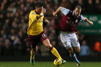 BIRMINGHAM, ENGLAND - NOVEMBER 24:  Olivier Giroud of Arsenal and Ron Vlaar of Aston Villa battle for the ball during the Barclays Premier League match between Aston Villa and Arsenal at Villa Park on November 24, 2012 in Birmingham, England.  (Photo by J
