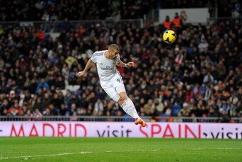 MADRID, SPAIN - NOVEMBER 30:  Karim Benzema of Real Madrid CF scores Real's 2nd goal during the La Liga match between Real Madrid CF and Real Valladolid CF at Santiago Bernabeu stadium on November 30, 2013 in Madrid, Spain.  (Photo by Denis Doyle/Getty Im